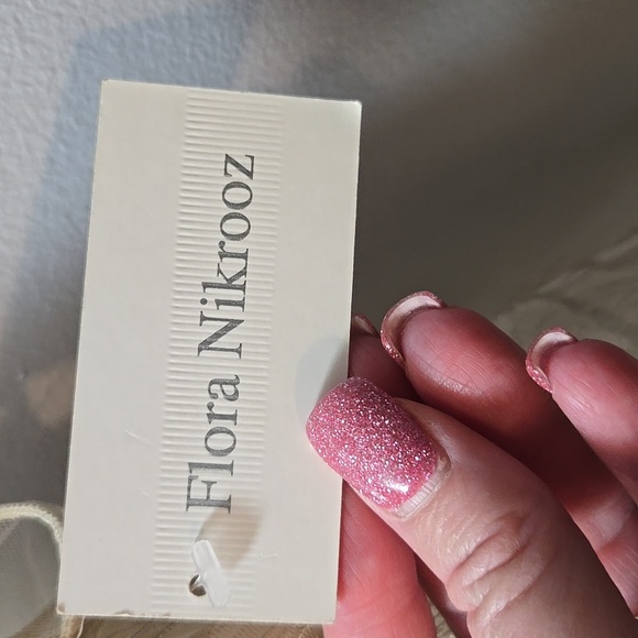 Victorias SECRET Womens Designer Collections Cream Lace Gold Camisole Small - Picture 7 of 9